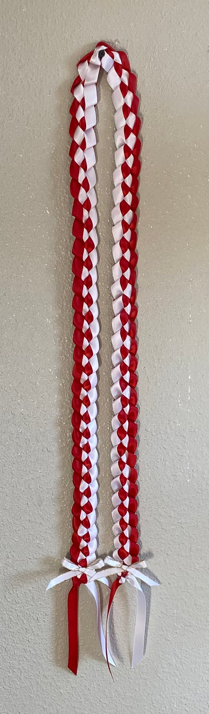 Braided ribbon leis